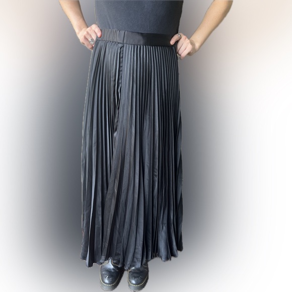 Abercrombie & Fitch Black Maxi Pleated Skirt - Picture 1 of 2